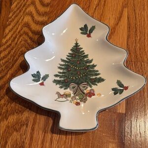 Mikasa Festive Green Christmas Tree Dish